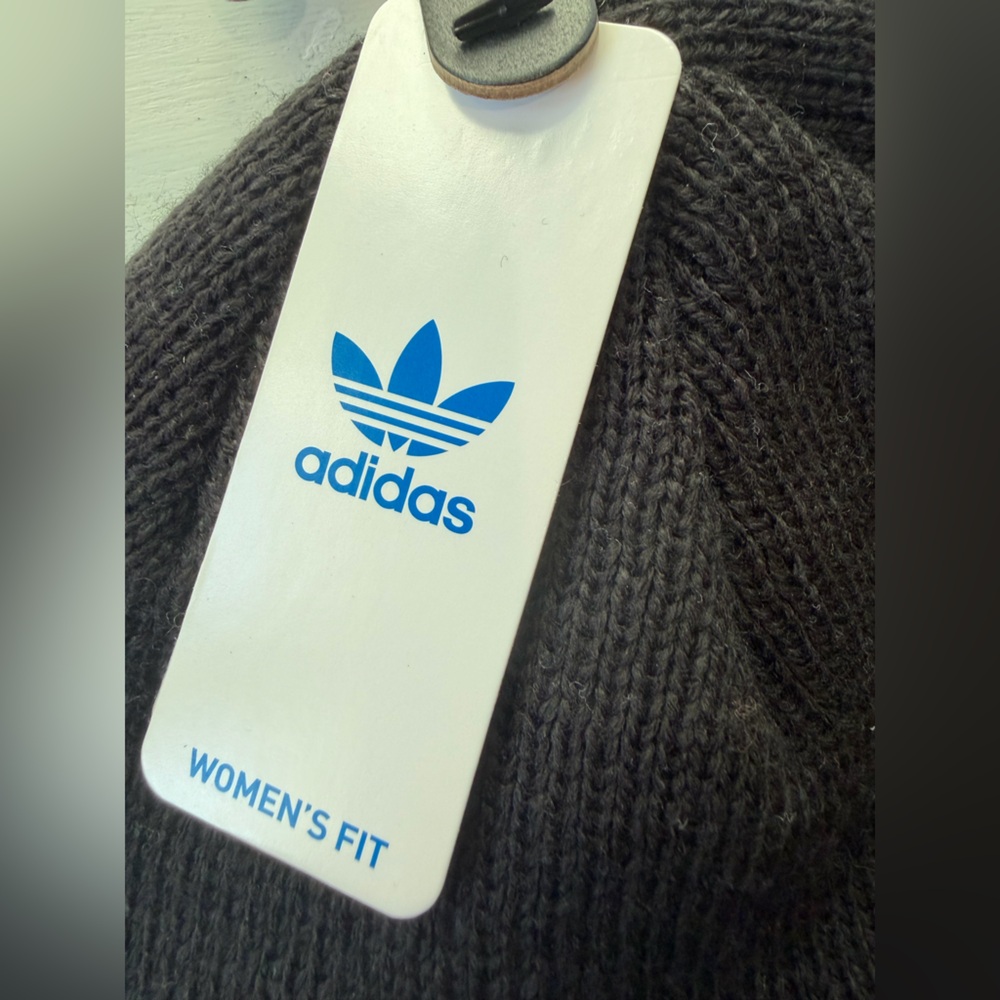 Adidas women’s fit Black Beanie - Picture 4 of 4